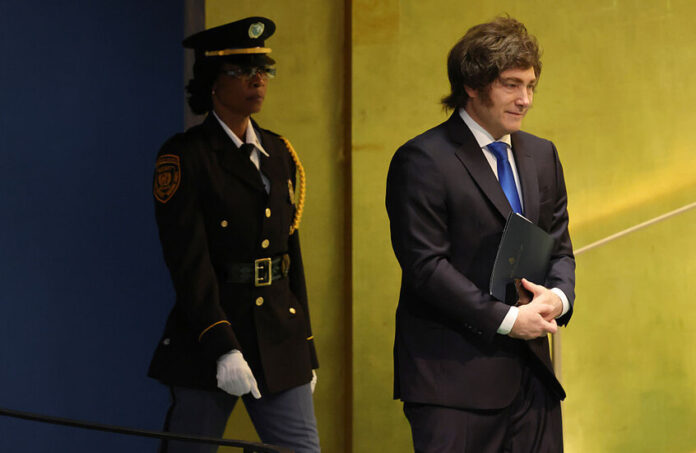 الرئيس الأرجنتيني يثير الجدل.. فيديو لـ«ترامب» يخفي خامنئي ومادورو