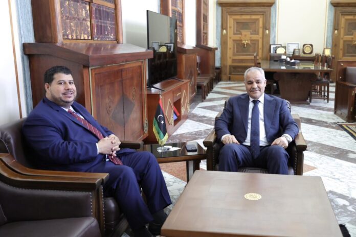 محافظ المركزي: التنسيق المستمر مع «مؤسسة النفط» يضمن تعزيز الاقتصاد الوطني