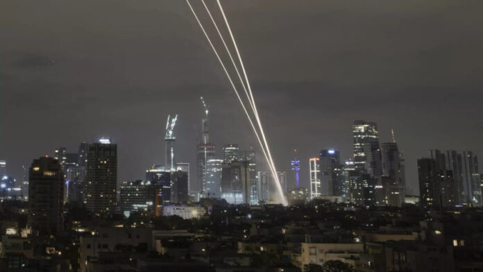 إيران تستهدف قواعد أمريكية في 8 دول