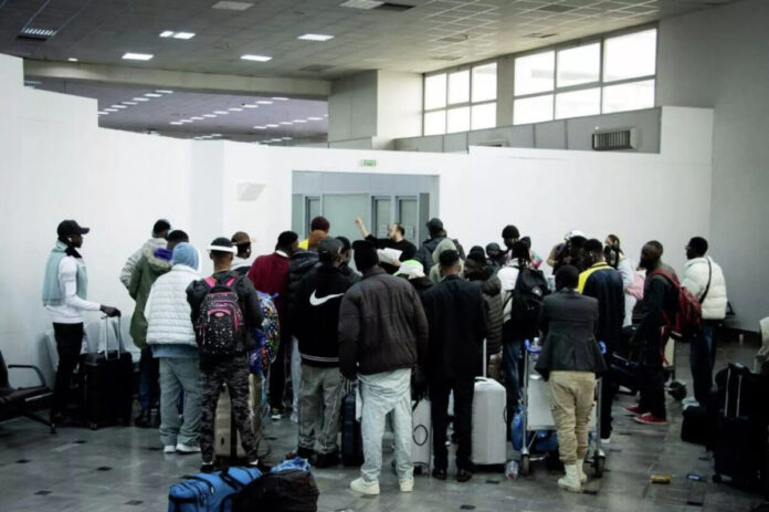 تونس تعيد عشرات المهاجرين إلى غينيا ضمن برنامج طوعي