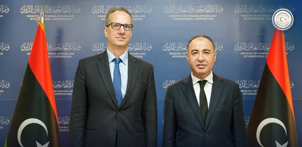 «الباعور» يبحث مع السفير البريطاني الأوضاع الإقليمية