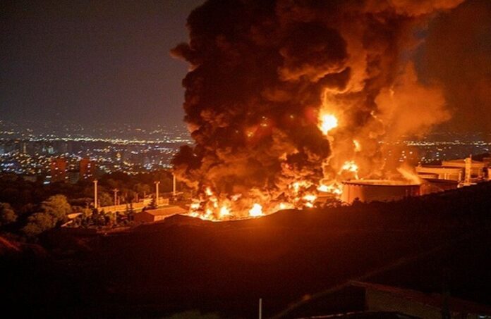 إيران تحذر من إغراق المنطقة بـ«ظلام دامس»