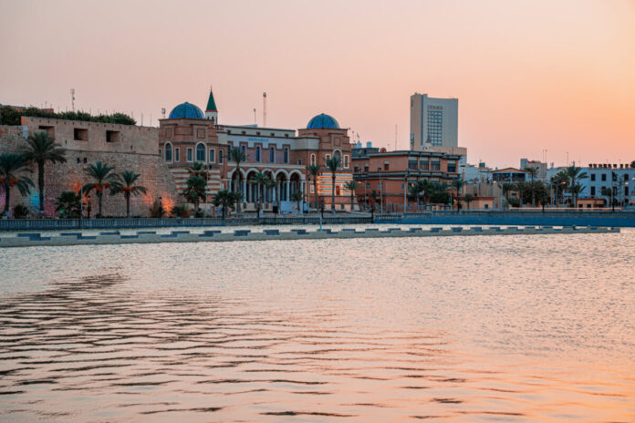 المركزي يطلق خطة شاملة لـ«تعافي الدينار وضبط السوق»