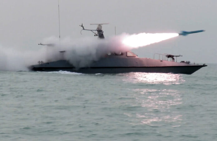 ترامب: سندمر أي زوارق إيرانية تحاول كسر الحصار