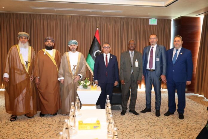 ليبيا وسلطنة عُمان تبحثان تطوير التعاون في برامج الحماية الاجتماعية
