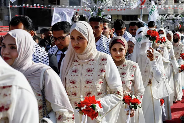 غزة تحتفل بالحياة «بين الركام».. إسرائيل تسيطر على آثار الضفة الغربية
