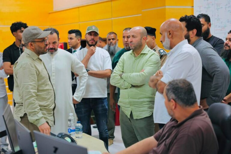وزير الدولة ورئيس شركة الكهرباء يتفقدان «غرفة التحكم» الرئيسية