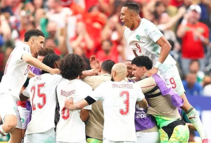 المغرب يضرب بقوة ويُقصي أحد مستضيفي المونديال بثلاثية.. أسود الأطلس إلى ربع نهائي المونديال