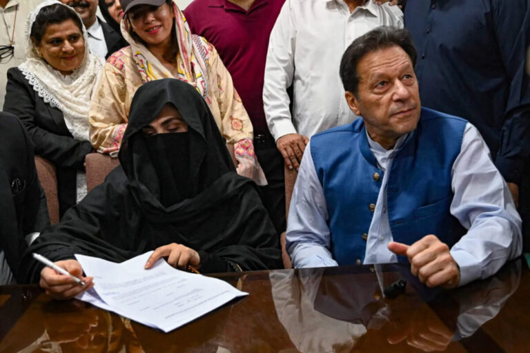 باكستان.. «عمران خان» يعود خلف القضبان