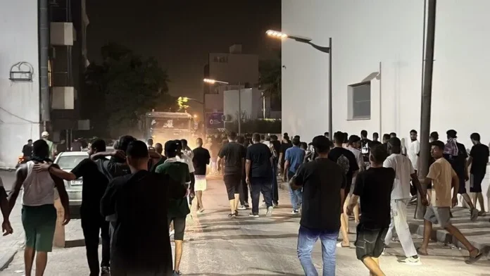 الشارع الثائر يرفض أنصاف الحلول.. امطيريد لـ«عين ليبيا»: الرسالة أصبحت سياسية