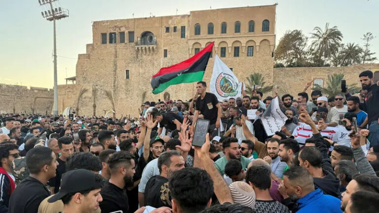 الشارع يشتعل.. خبير دولي يكشف «السيناريوهات المرعبة» لمستقبل ليبيا