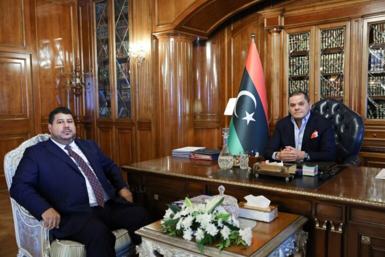 الدبيبة يوجّه بتشكيل «غرفة تنسيق» لمعالجة اختناقات الكهرباء والوقود