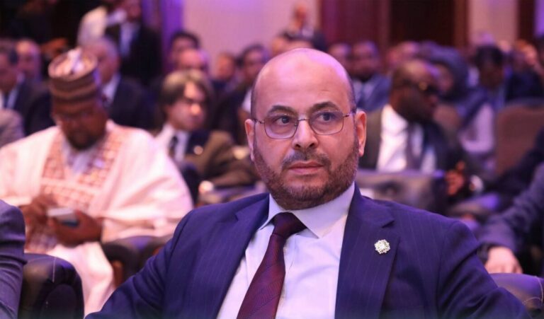 الخدمة المدنية: لا «تعيين أو تعاقد» دون موافقة الوزارة واعتماد العقد