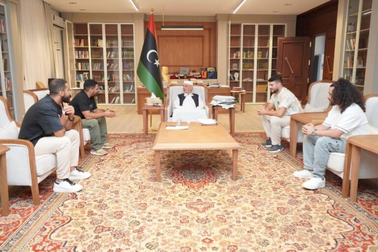 بعد الإفراج عنهم من إيطاليا.. رياضيون ليبيون يلتقون رئيس مجلس النواب