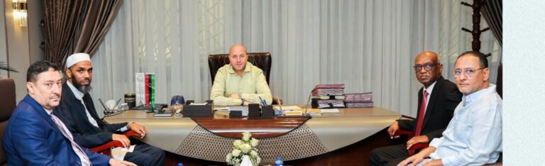 بن غلبون يبحث مع الدردير دور العلماء في تعزيز الاعتدال والوحدة الوطنية