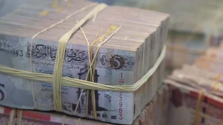 من العجز المالي إلى فقدان القيمة.. كيف تبدأ رحلة انهيار العملات؟