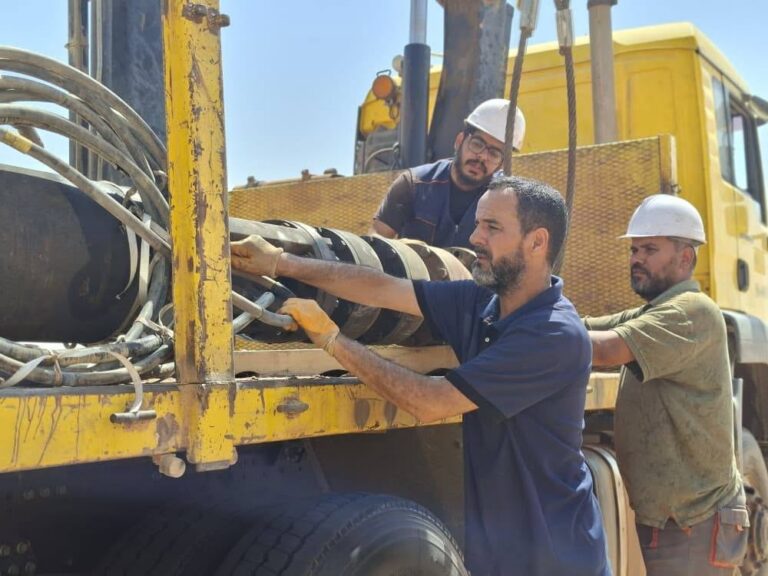 المياه تتوقف على مسار الجبل الغربي.. «النهر الصناعي» يكشف السبب