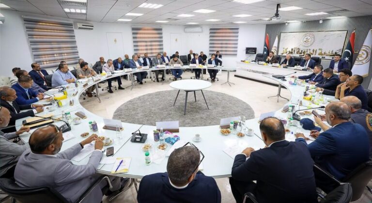 الحكومة تبحث احتياجات «بلديات الزاوية» وخطط دعم المشروعات