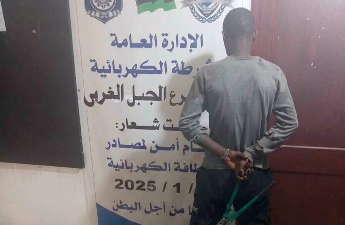 وزارة الداخلية: توقيف متهم بسرقة «أسلاك كهربائية» وإحالته للنيابة