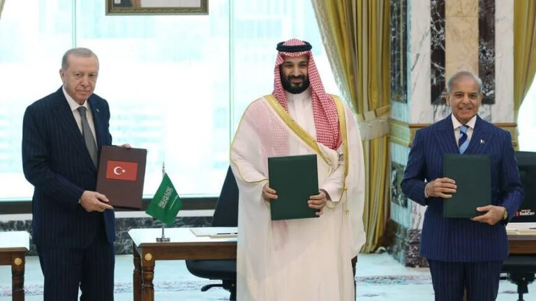 اتفاق يغيّر شكل المنطقة.. 3 دول كبرى تتعهد بالرد على أيّ هجوم