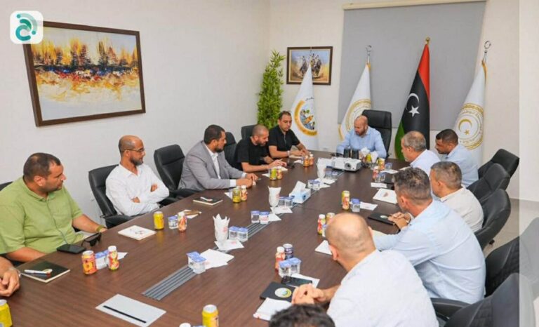 بن غلبون يتابع أعمال شركة الخدمات العامة الوسطى استعدادًا لفصل الشتاء