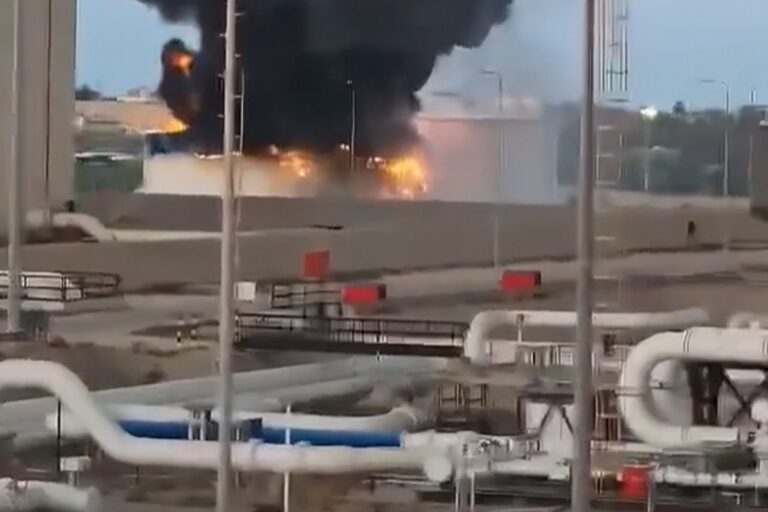 حريق يضرب «خزان بنزين» في مستودع الزاوية النفطي.. البريقة تكشف تفاصيل