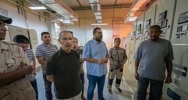 الكهرباء تعود إلى منظومة الحساونة.. الفرق الفنية تبدأ تشغيل الآبار ومحطات الضخ