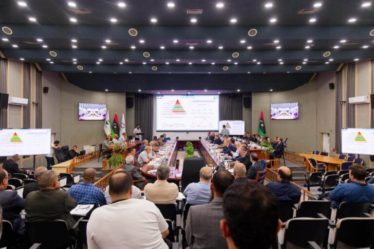 مراجعة لأداء الشركة.. «الوطنية للنفط» تبحث تعزيز إنتاج «الخليج العربي»