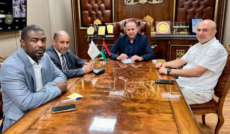 وزير التربية يوجه بتسريع تسويات وترقيات «المعلمين والموظفين»
