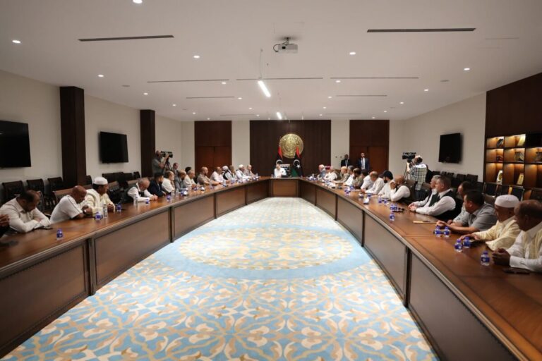الدبيبة: نحرص على التواصل المباشر مع أعيان «المدن والمناطق» والاستماع لمطالبها
