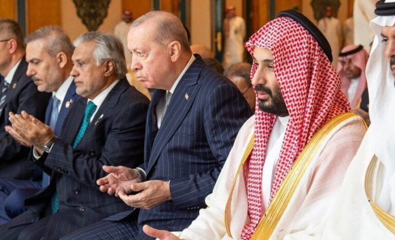 بالفيديو.. قادة السعودية وتركيا وباكستان يجتمعون في «المسجد الحرام»