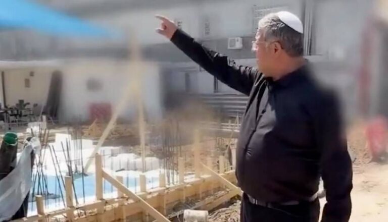مشاهد من موقع الإعدام.. بن غفير يتباهى بمنشأة «شنق» للفلسطينيين