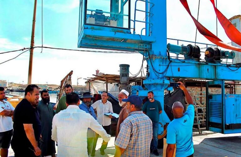 الزاوية.. وزارة الصناعة تراجع احتياجات مراكب وقوارب الصيد من الوقود