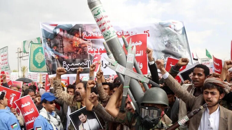 تصعيد جديد في اليمن.. الحوثيون يقصفون تعز بـ«صواريخ باليستية»