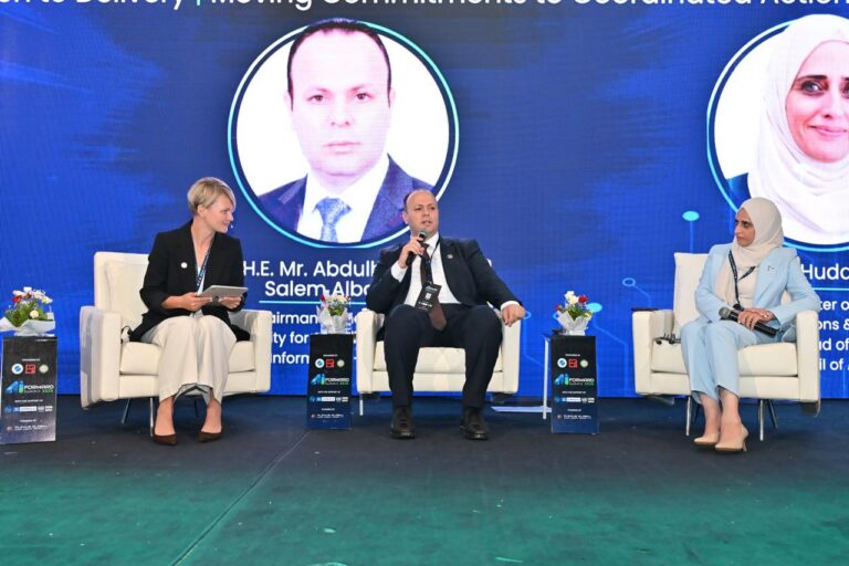ليبيا تعرض تجربتها في البنية الرقمية خلال قمة الذكاء الاصطناعي بتونس