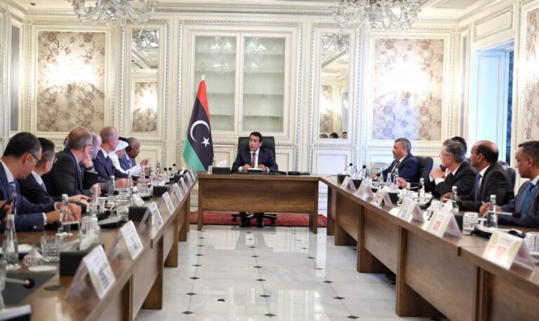 المنفي أمام سفراء 14 دولة: الانتخابات السبيل لإنهاء المراحل الانتقالية في ليبيا