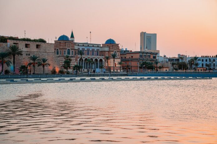 المركزي يحسم الجدل حول معاملة الـ«2000 دولار» وشهادات الإيداع