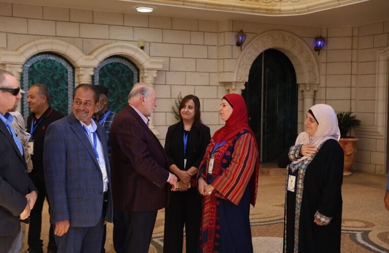 هاكابي: لا توجد خطة لترحيل سكان غزة وعلى إسرائيل حماية أهالي الضفة