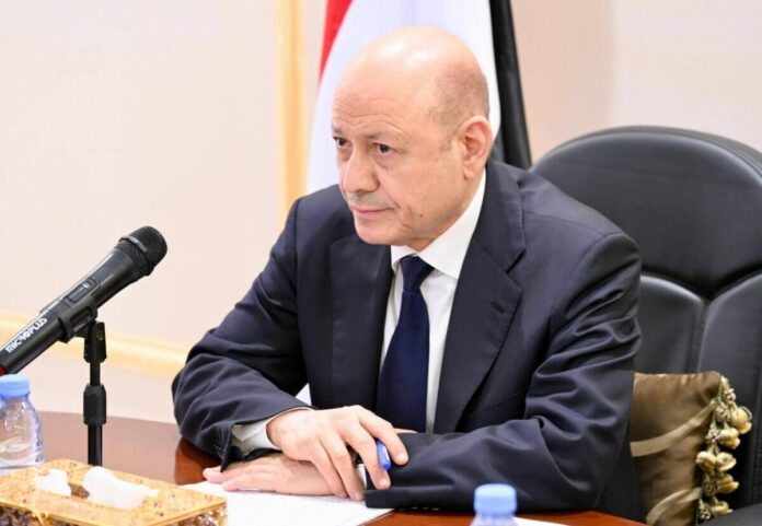 اليمن.. العليمي يطلب دعماً أمريكياً لمواجهة «الحوثيين»