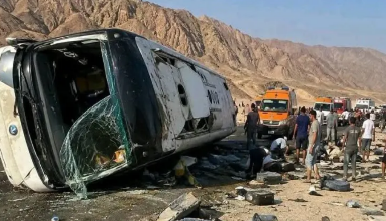 مصر.. 22 قتيلاً بينهم أردنيين بانقلاب حافلة «جنوب سيناء»