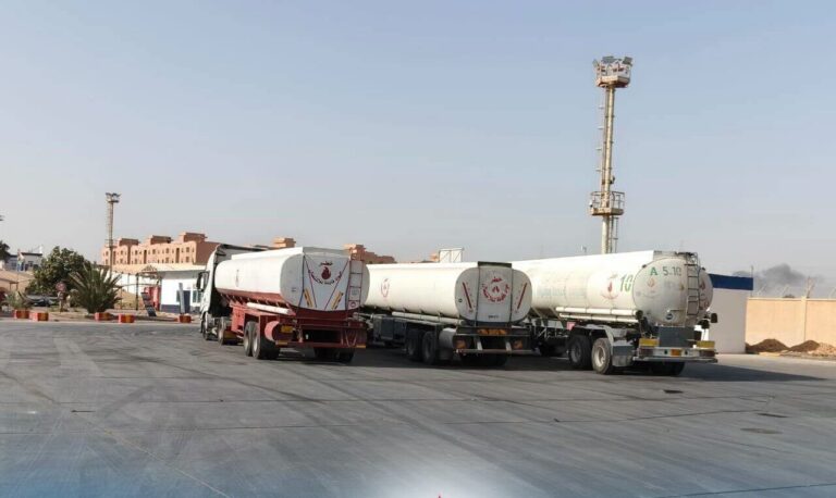 «البريقة» ترصد حركة التزويد بالوقود من مستودع رأس المنقار